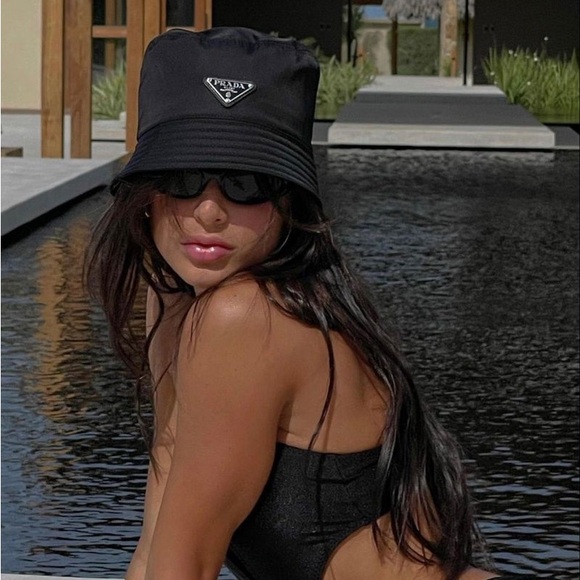 Prada: Triangle Logo Re-Nylon Edition Bucket Hat - Picture 13 of 17